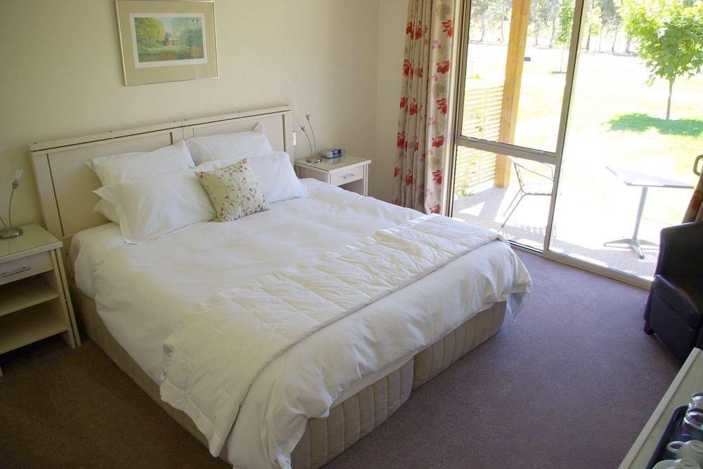 Maple Lodge Luxury Bed & Breakfast Albert Town Exterior foto