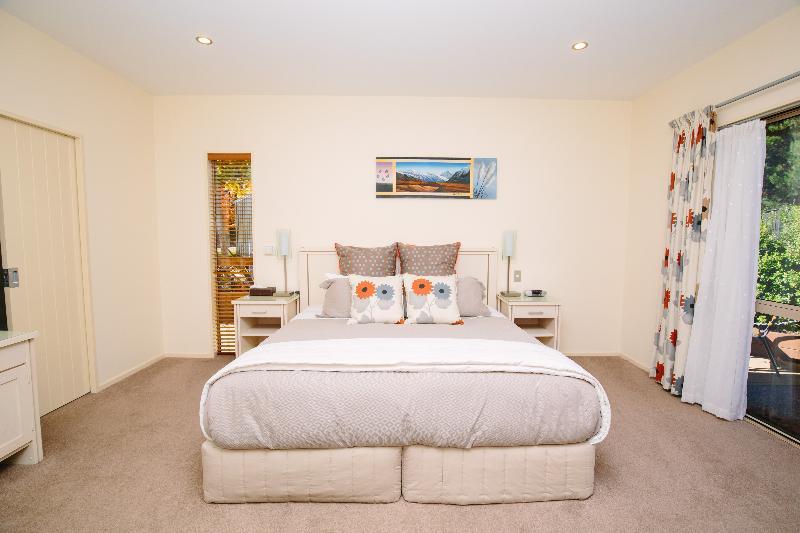 Maple Lodge Luxury Bed & Breakfast Albert Town Exterior foto