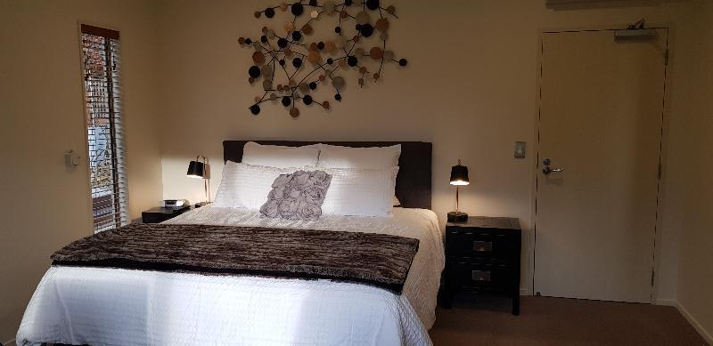 Maple Lodge Luxury Bed & Breakfast Albert Town Exterior foto